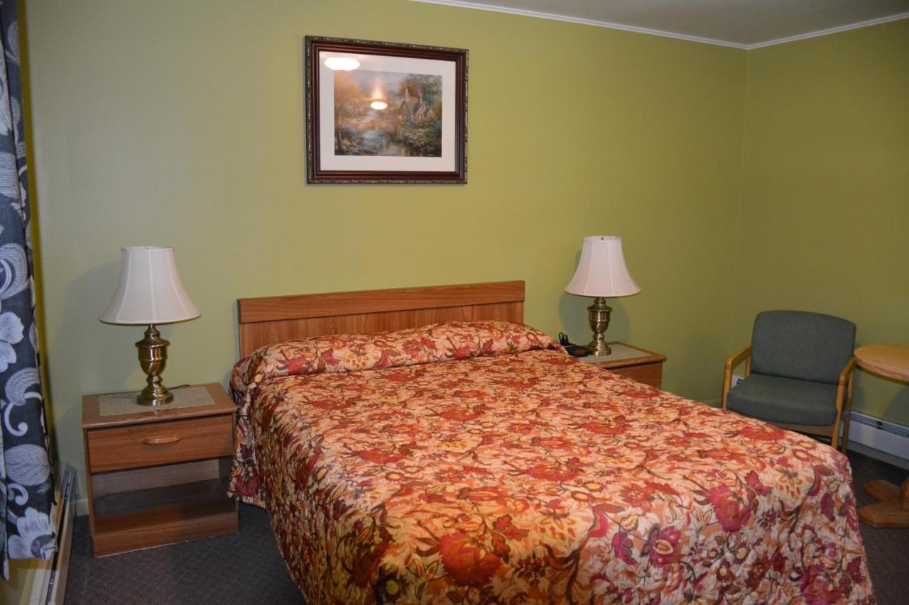 The Village Motel Richfield Springs Екстериор снимка