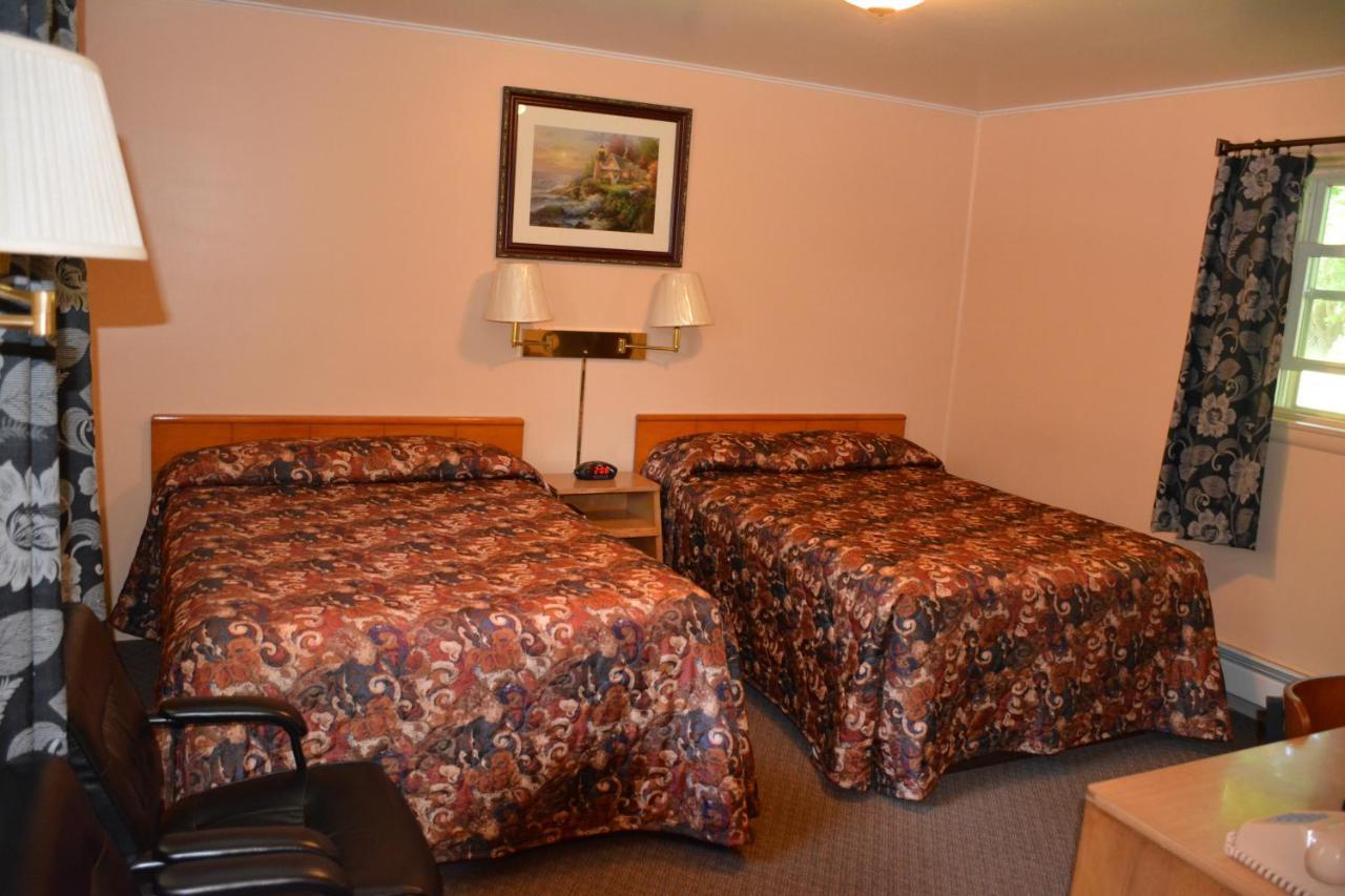 The Village Motel Richfield Springs Екстериор снимка
