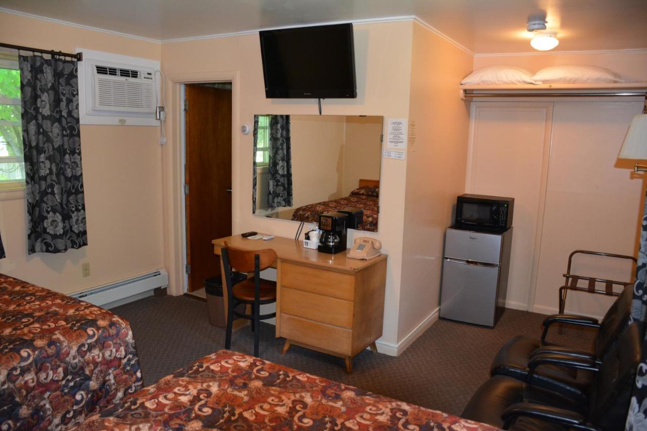 The Village Motel Richfield Springs Екстериор снимка