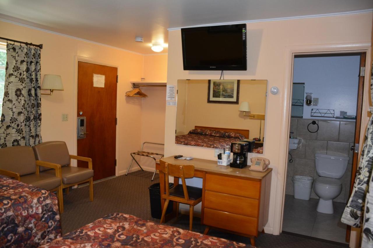 The Village Motel Richfield Springs Екстериор снимка