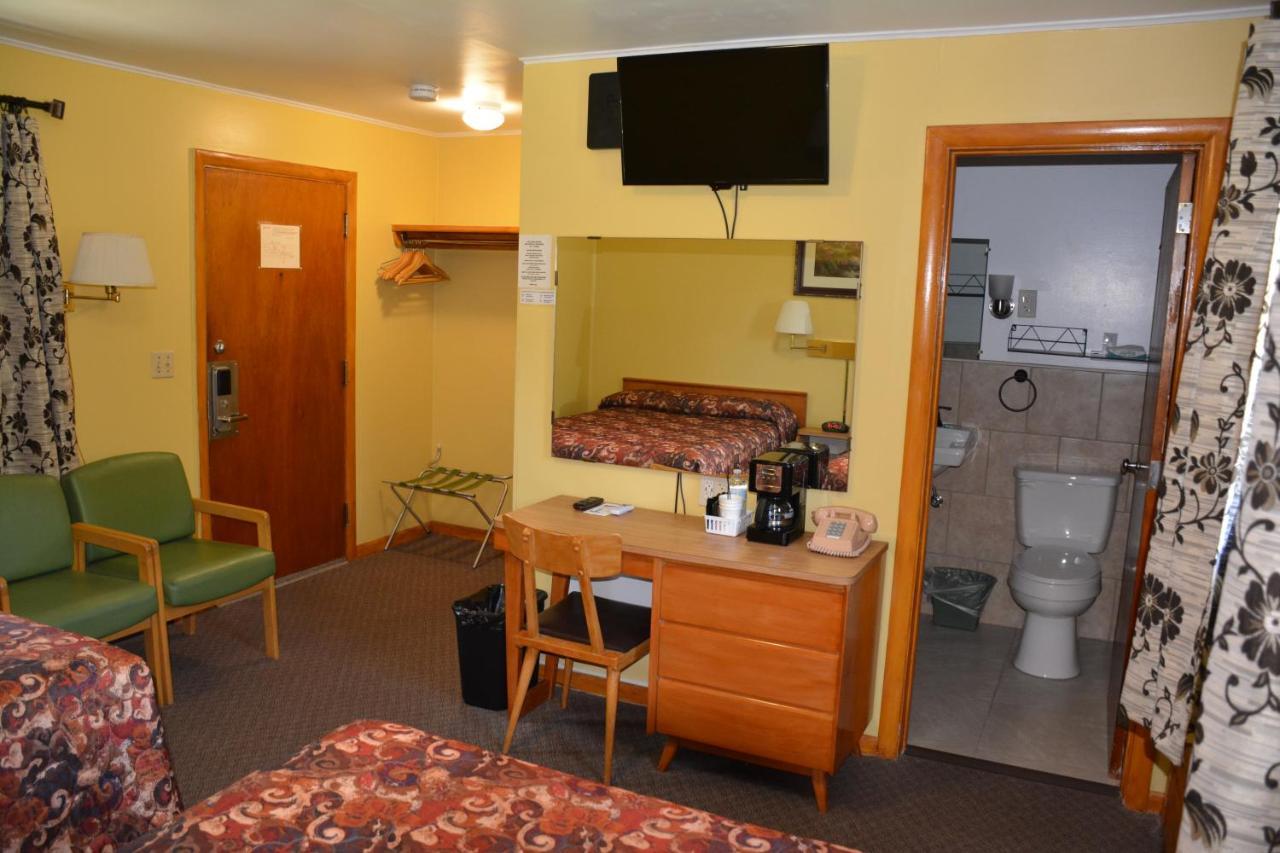 The Village Motel Richfield Springs Екстериор снимка