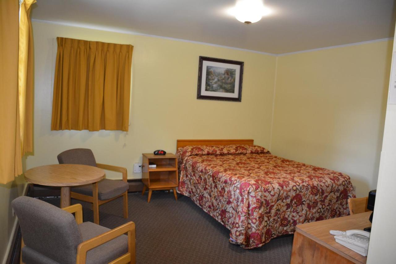 The Village Motel Richfield Springs Екстериор снимка