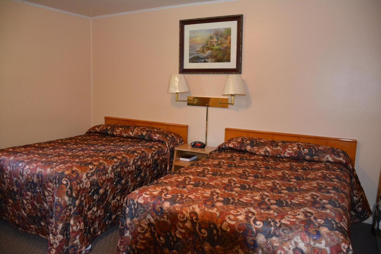 The Village Motel Richfield Springs Екстериор снимка