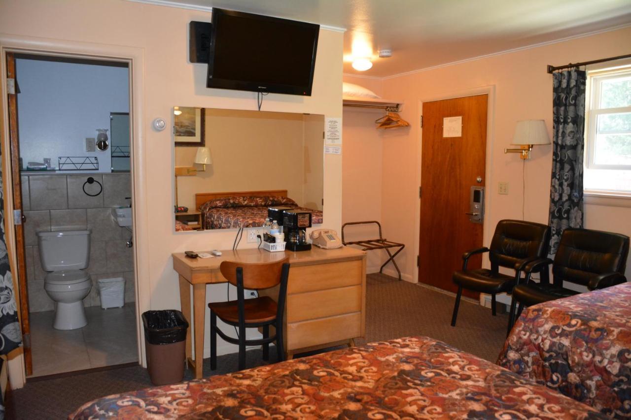 The Village Motel Richfield Springs Екстериор снимка