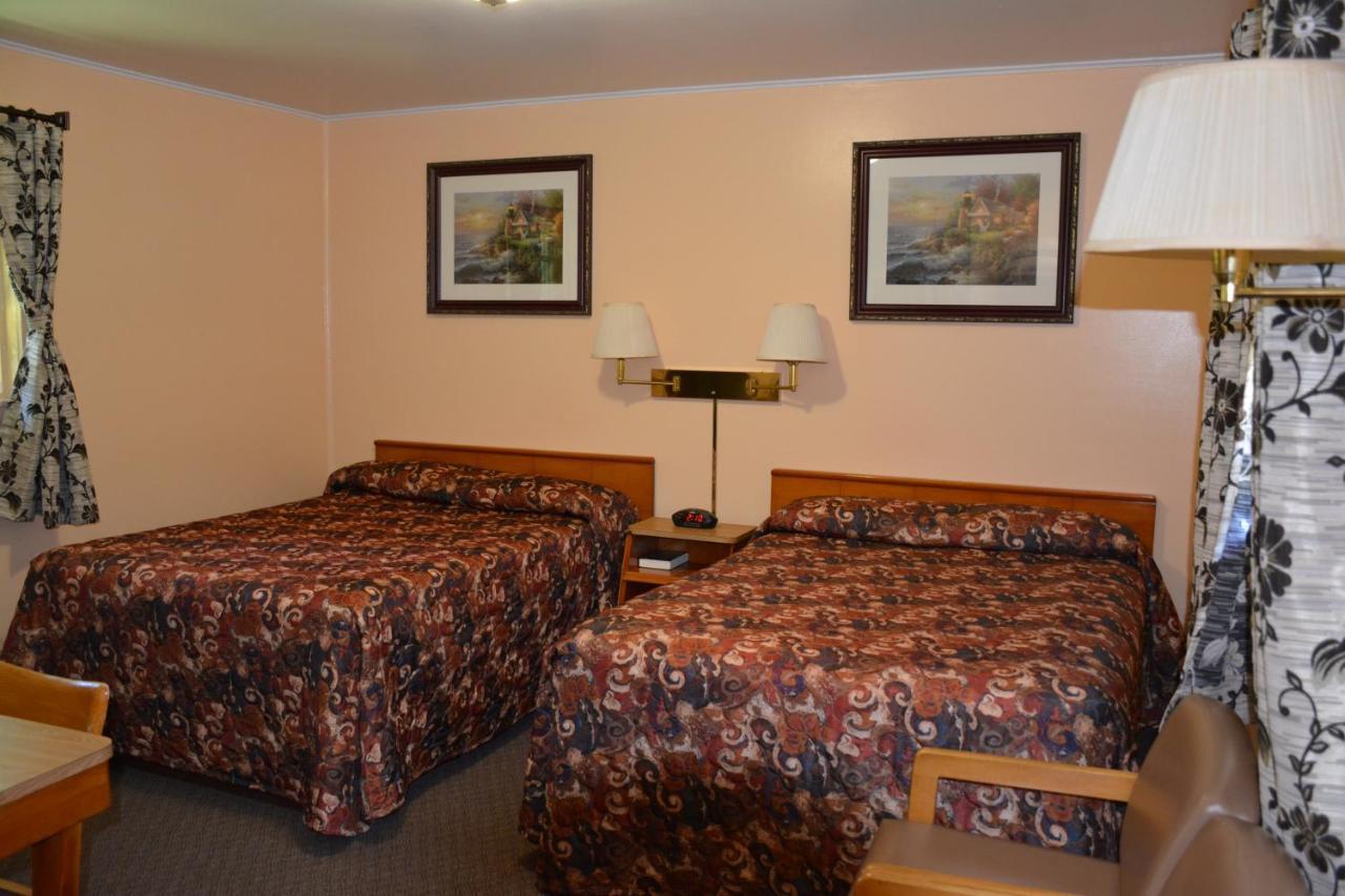 The Village Motel Richfield Springs Екстериор снимка