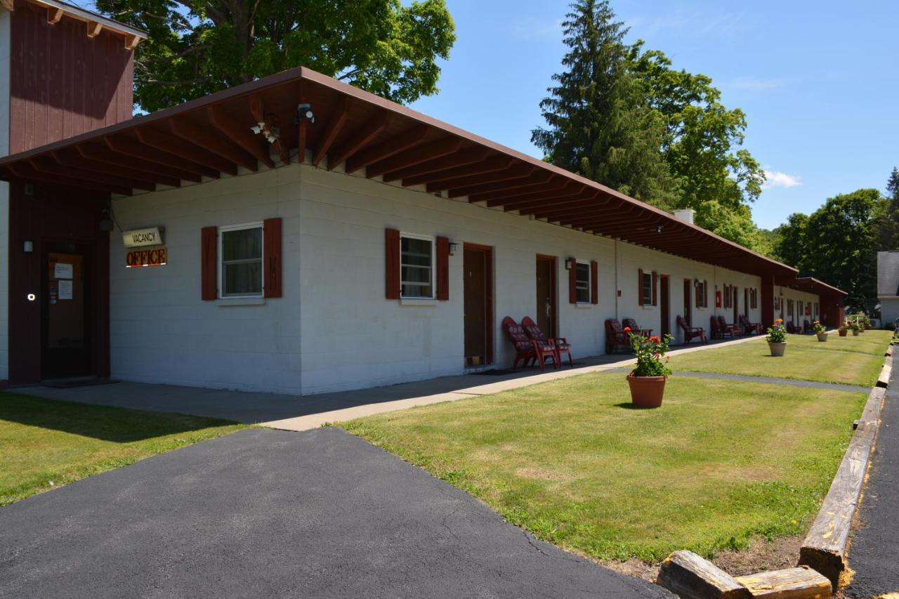 The Village Motel Richfield Springs Екстериор снимка