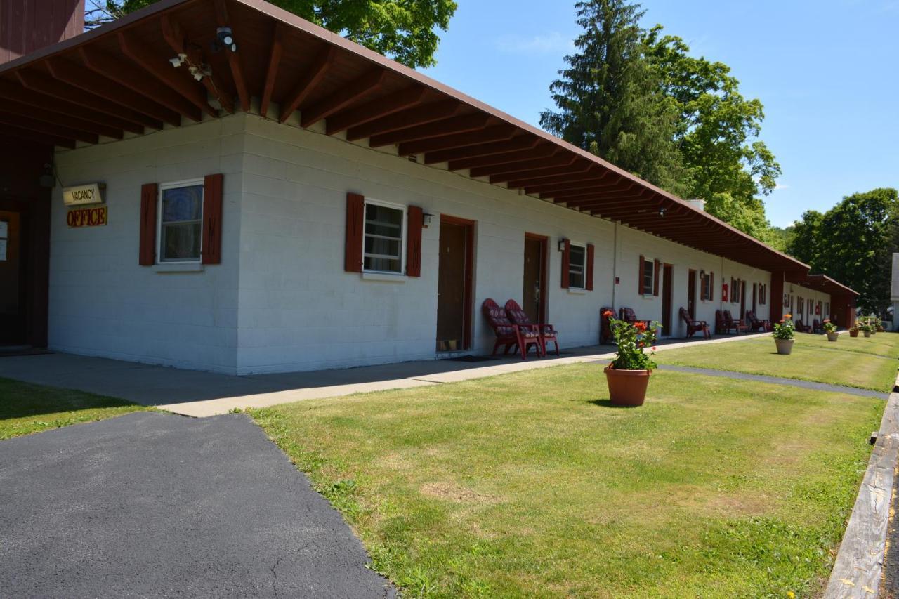 The Village Motel Richfield Springs Екстериор снимка