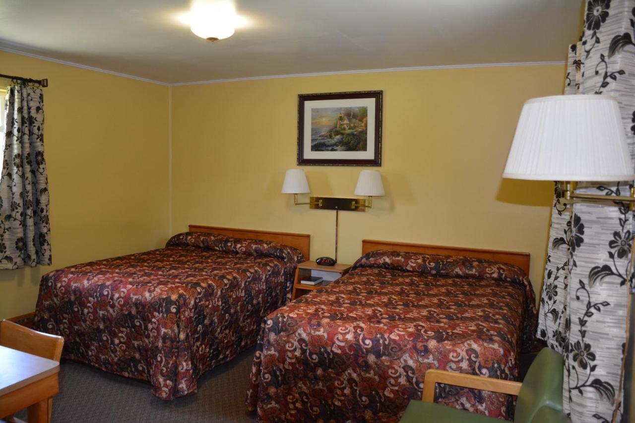 The Village Motel Richfield Springs Екстериор снимка