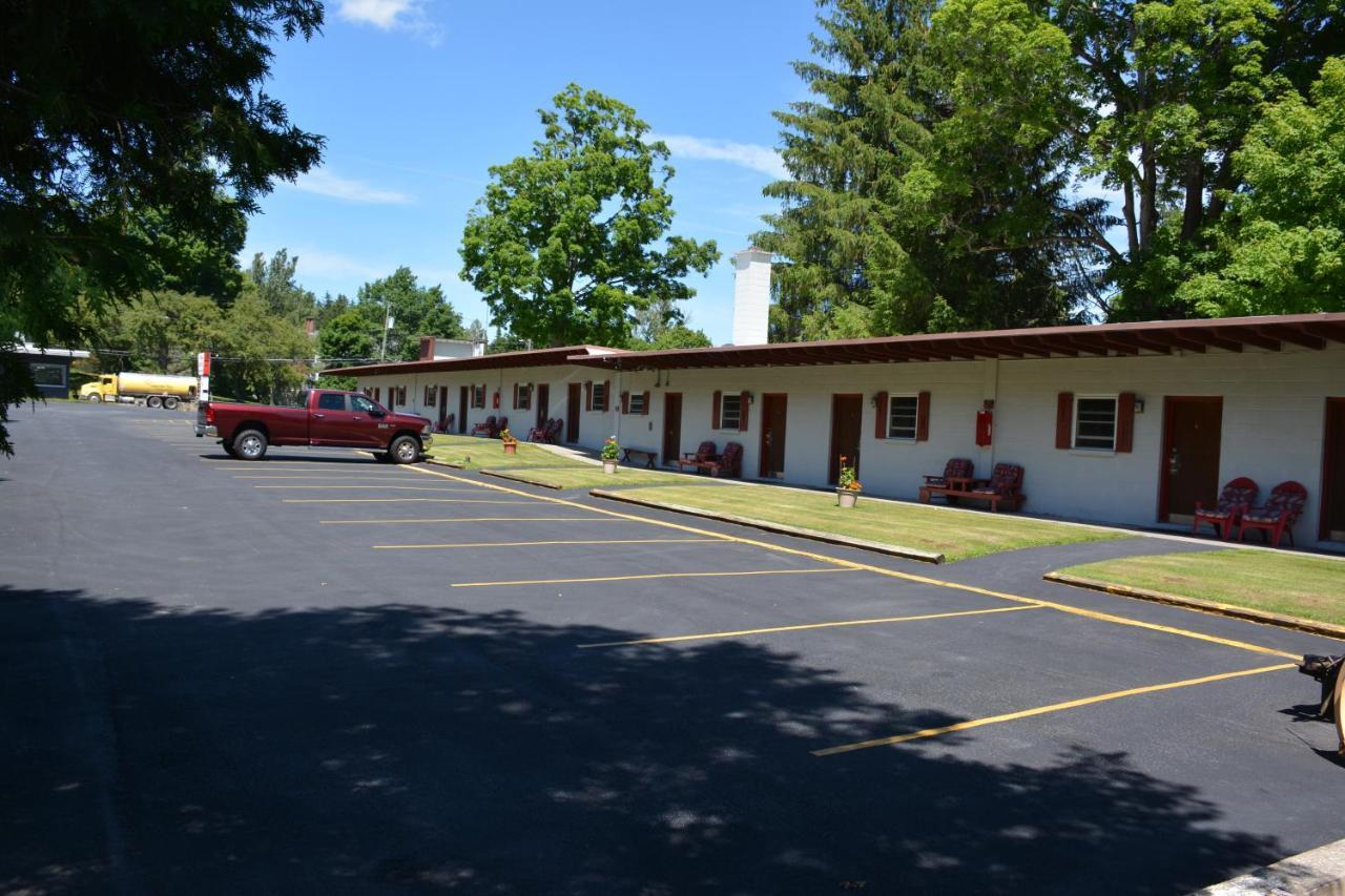 The Village Motel Richfield Springs Екстериор снимка