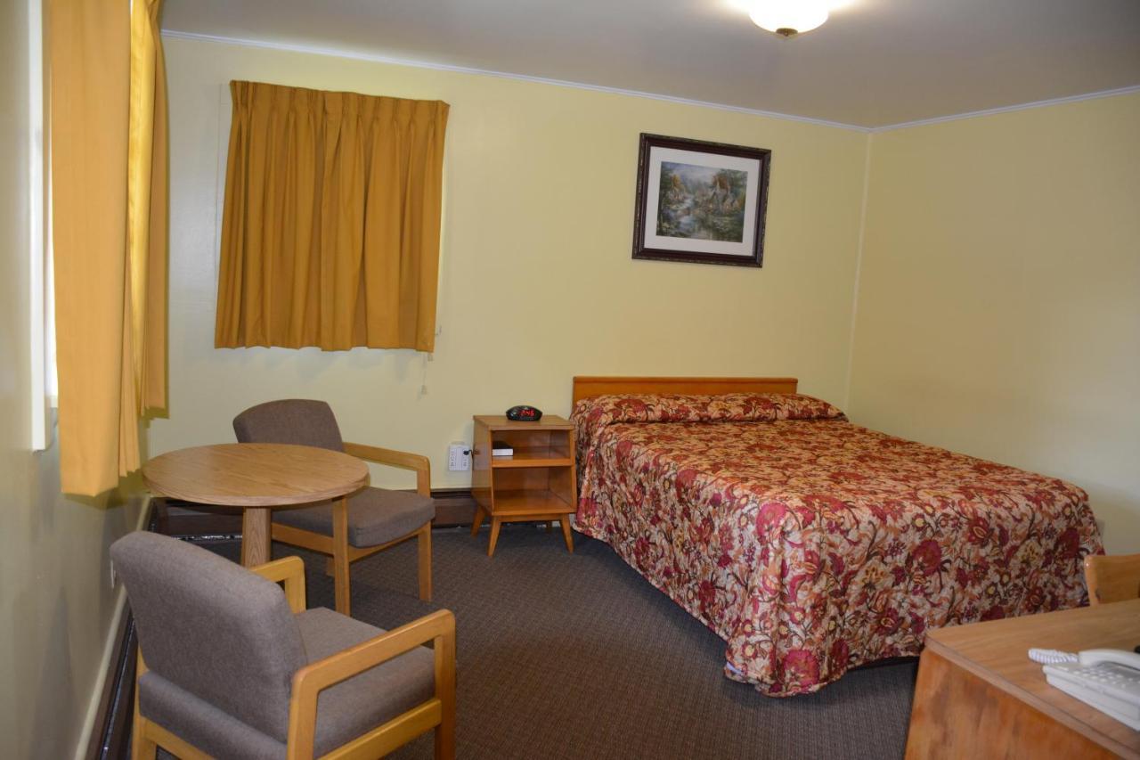 The Village Motel Richfield Springs Екстериор снимка