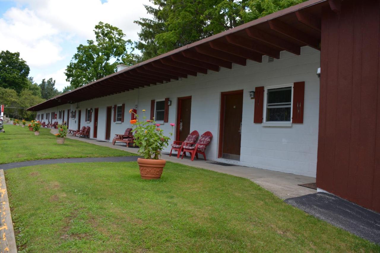 The Village Motel Richfield Springs Екстериор снимка