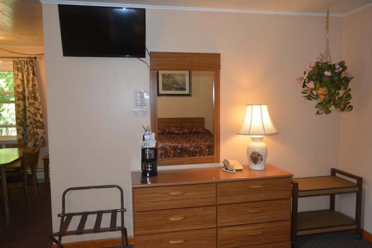 The Village Motel Richfield Springs Екстериор снимка