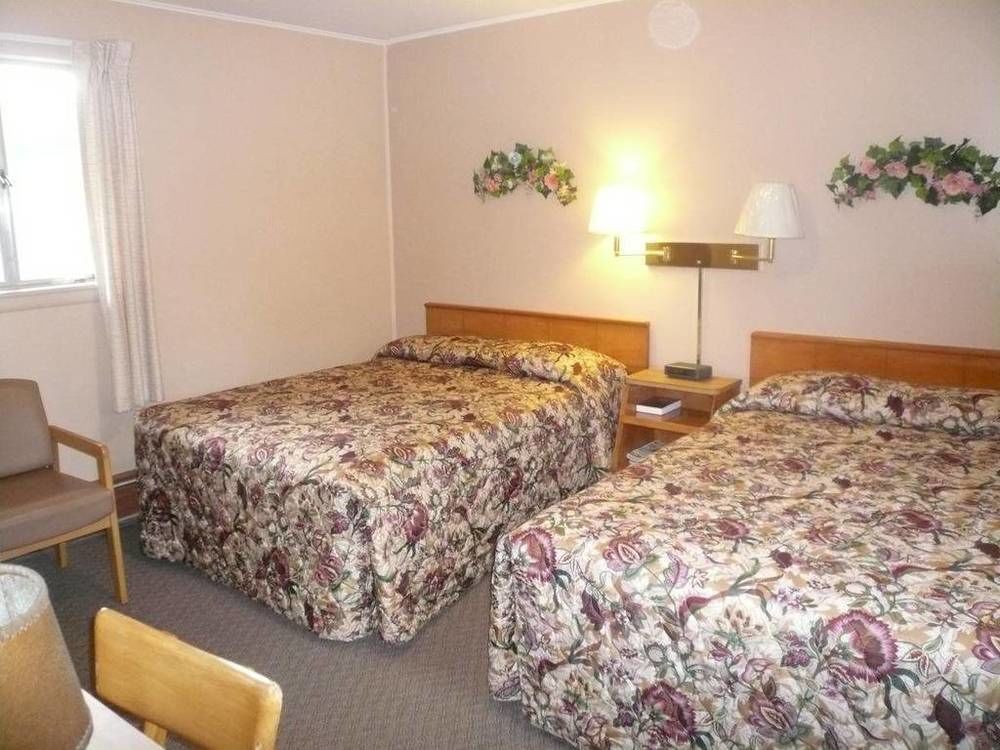 The Village Motel Richfield Springs Екстериор снимка