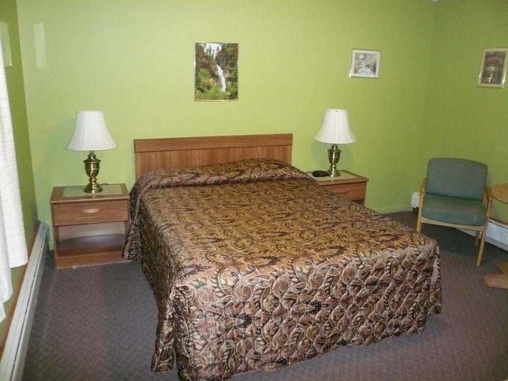 The Village Motel Richfield Springs Екстериор снимка