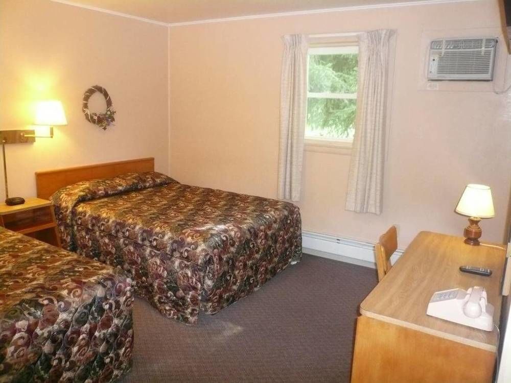 The Village Motel Richfield Springs Екстериор снимка