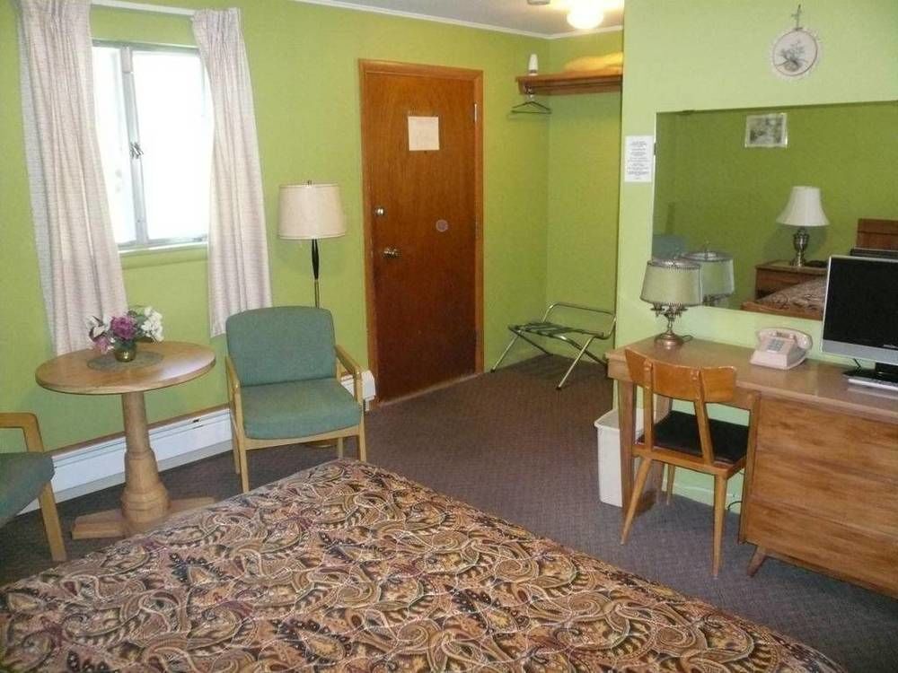 The Village Motel Richfield Springs Екстериор снимка