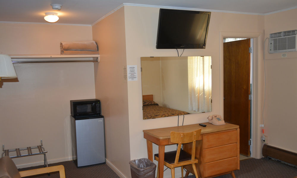 The Village Motel Richfield Springs Екстериор снимка