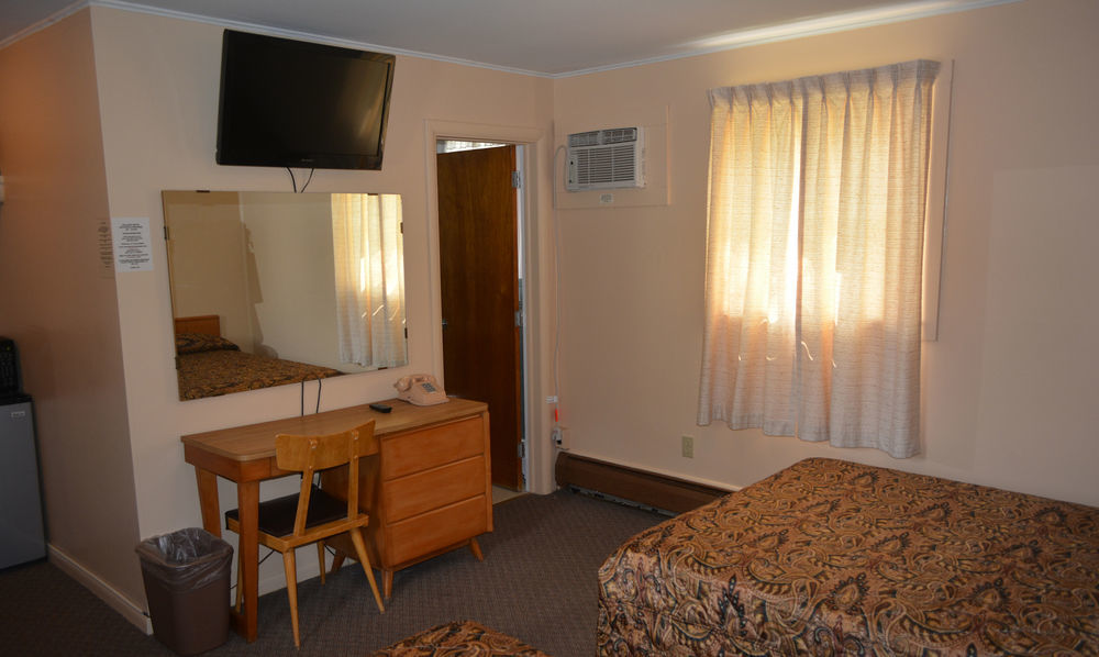 The Village Motel Richfield Springs Екстериор снимка