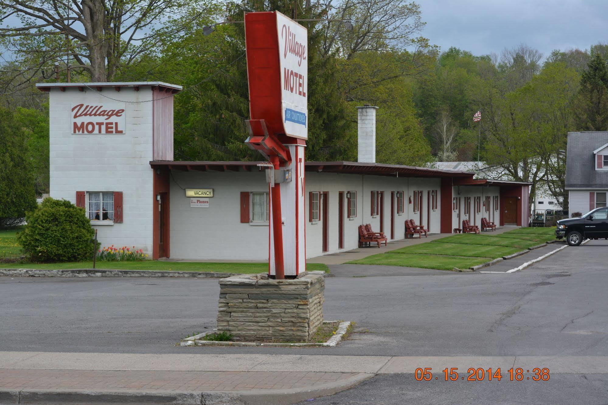 The Village Motel Richfield Springs Екстериор снимка