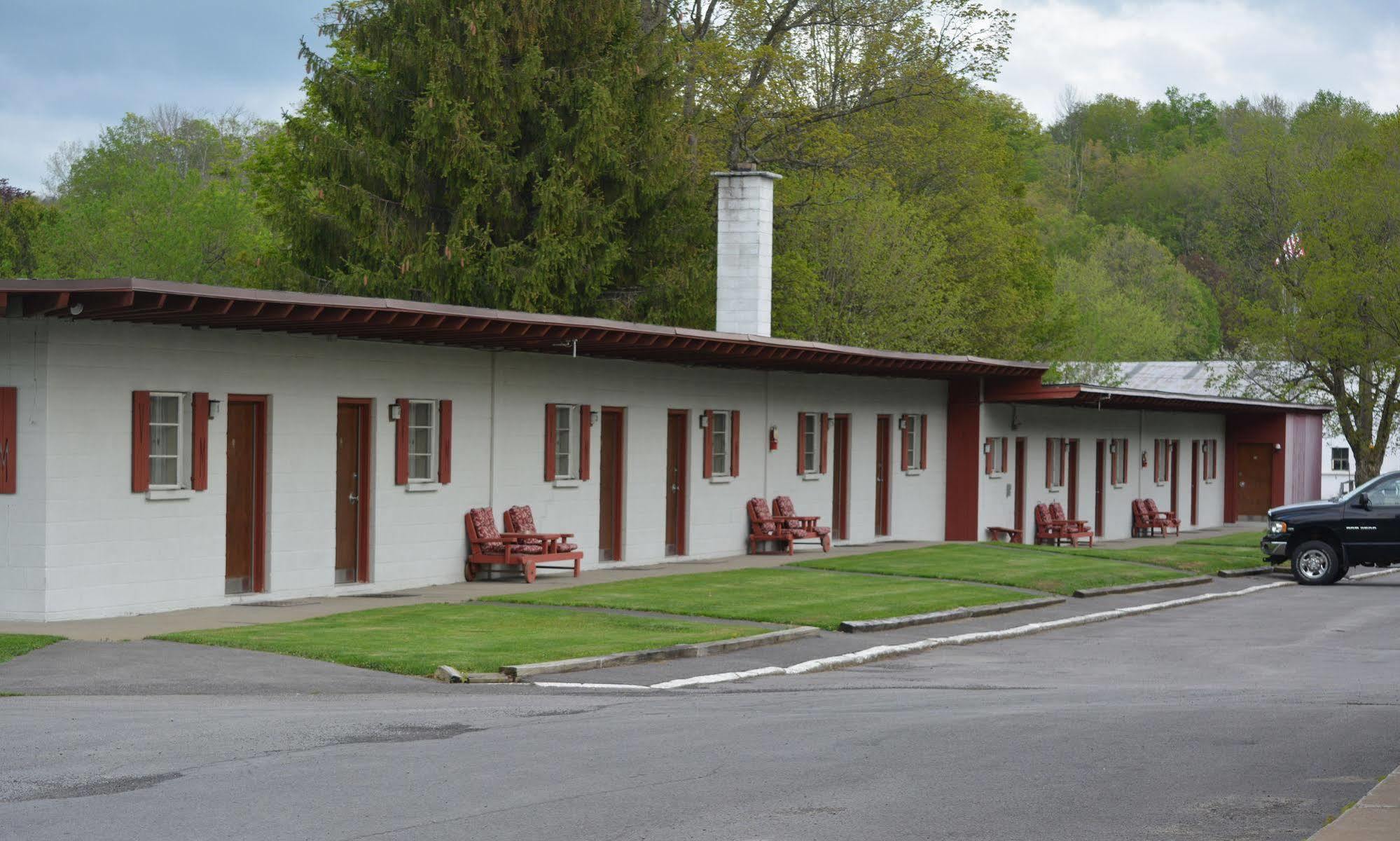The Village Motel Richfield Springs Екстериор снимка