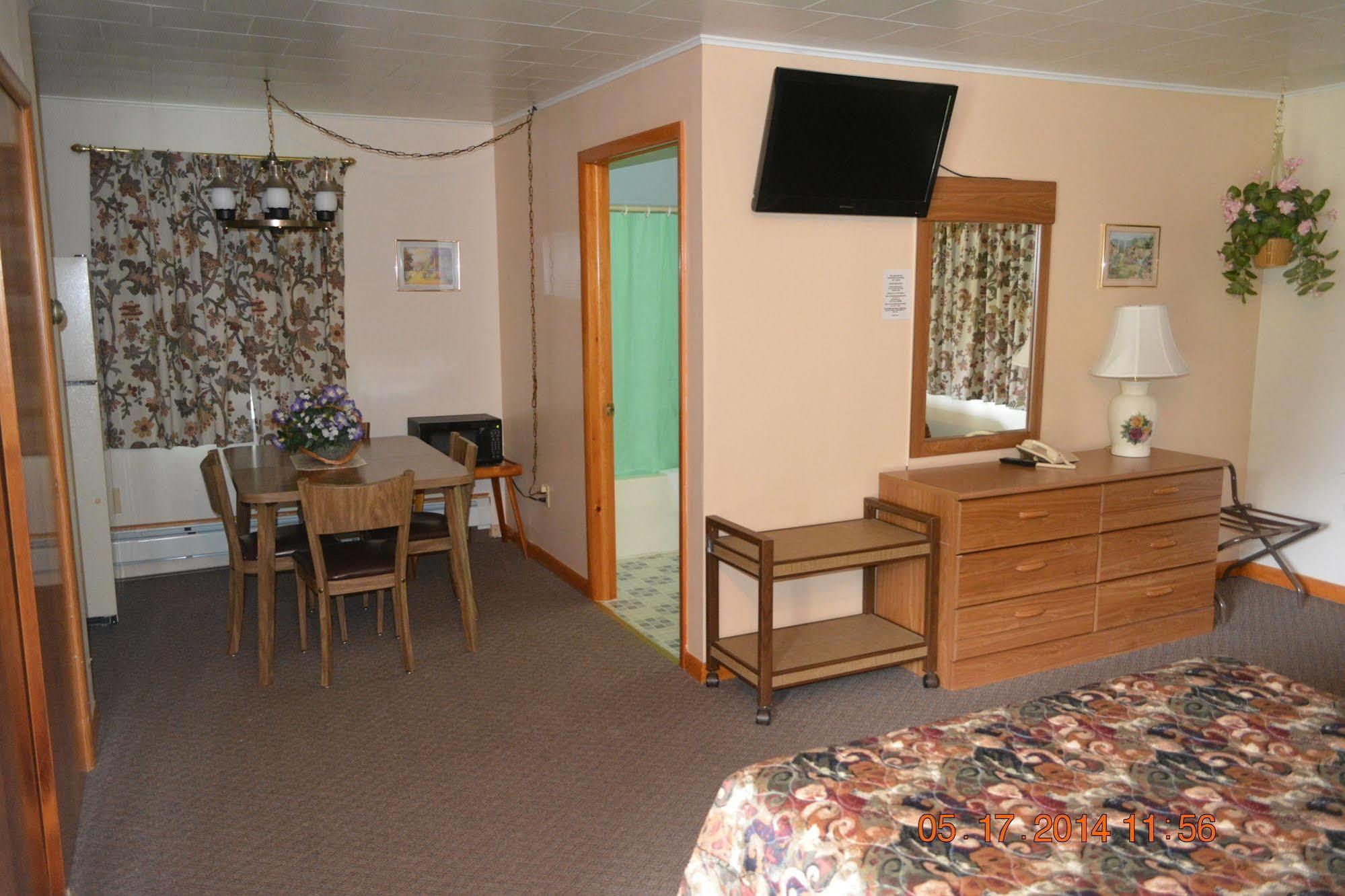 The Village Motel Richfield Springs Екстериор снимка