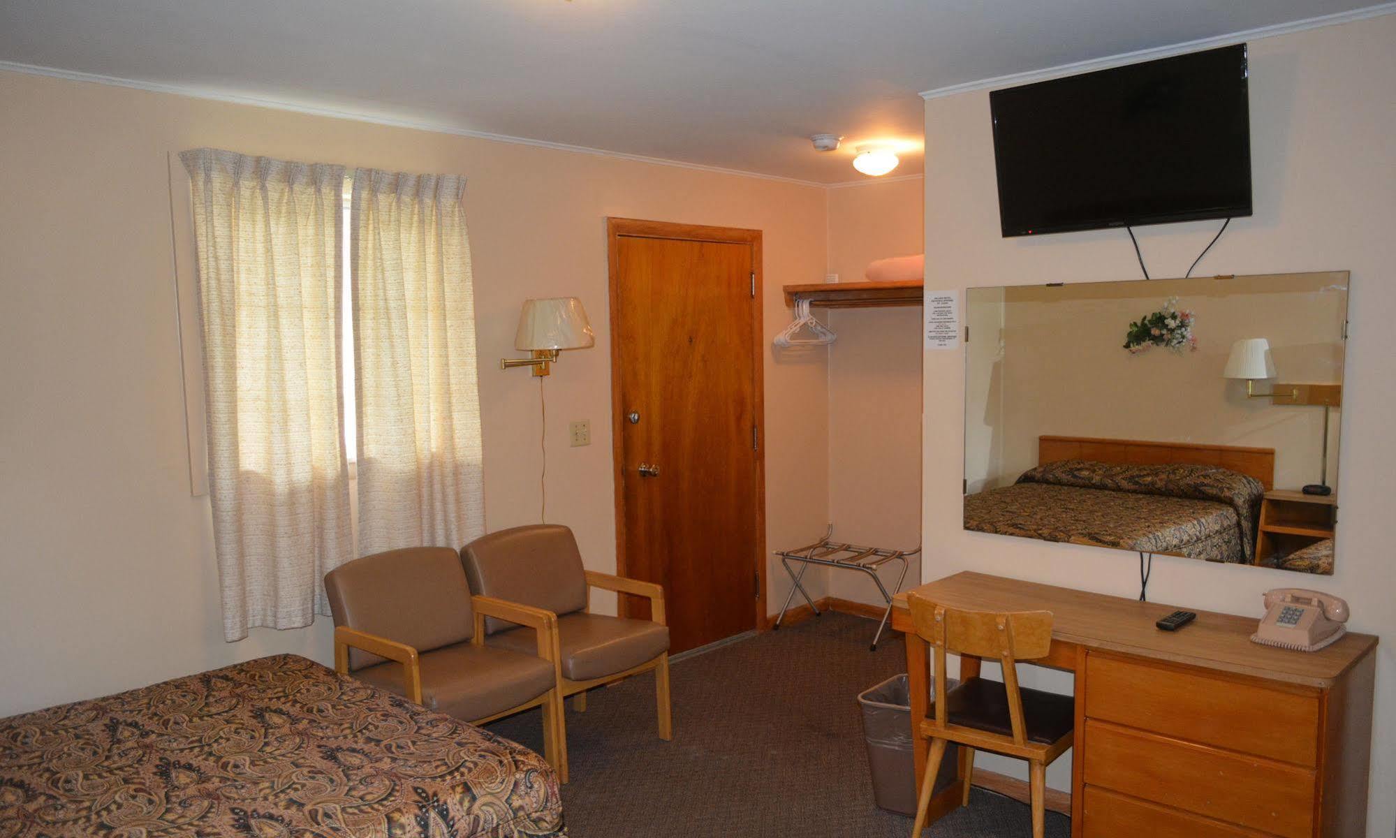 The Village Motel Richfield Springs Екстериор снимка