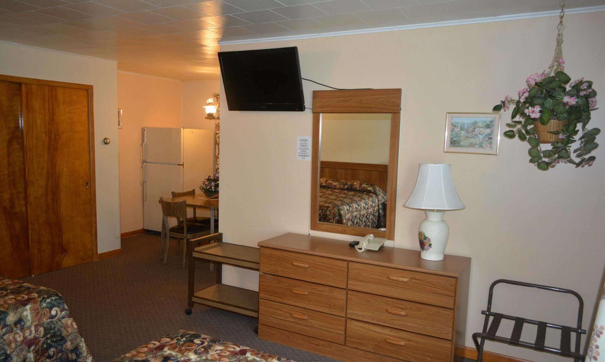 The Village Motel Richfield Springs Екстериор снимка